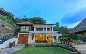Villa Rinisha Rumah Senja Temukus Lovina