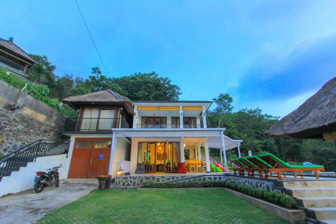 Villa Rinisha Rumah Senja Temukus Lovina Buitenkant foto